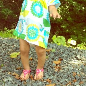 Toddler girls size 2 Velcro pink flower sandals!