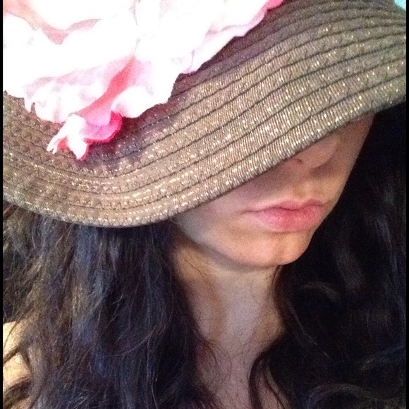 🚫SOLD🚫Beach hat! ☀ - Picture 2 of 2