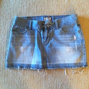 Jean skirt!! Fits more like size 5!