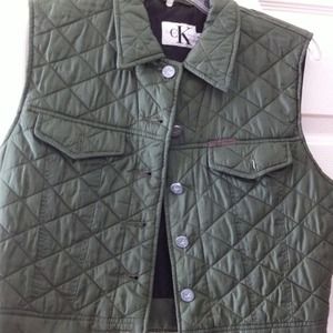 Lightweight quilted ( sage green)