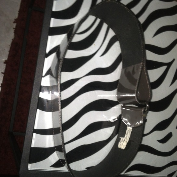 Club Monaco Veronica Patent Leather belt - Picture 2 of 4