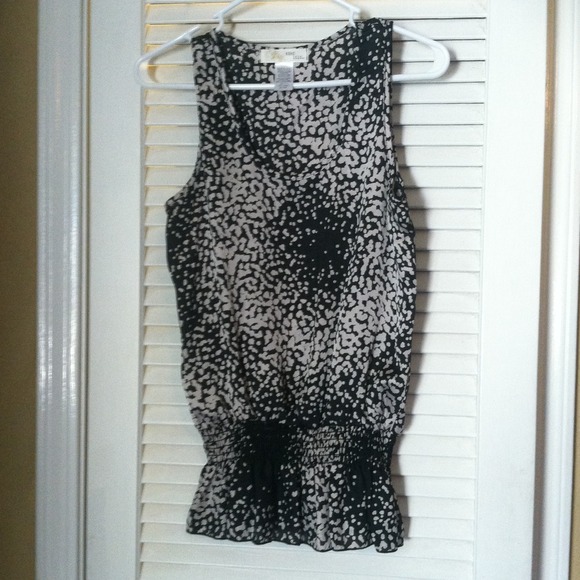 Black/cream shirt. Size small.