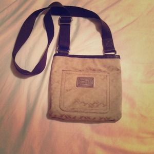 Tommy Hilfiger crossover purse 15% off
