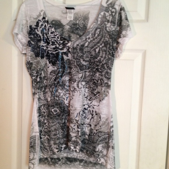 Medium Black and white Daytrip shirt
