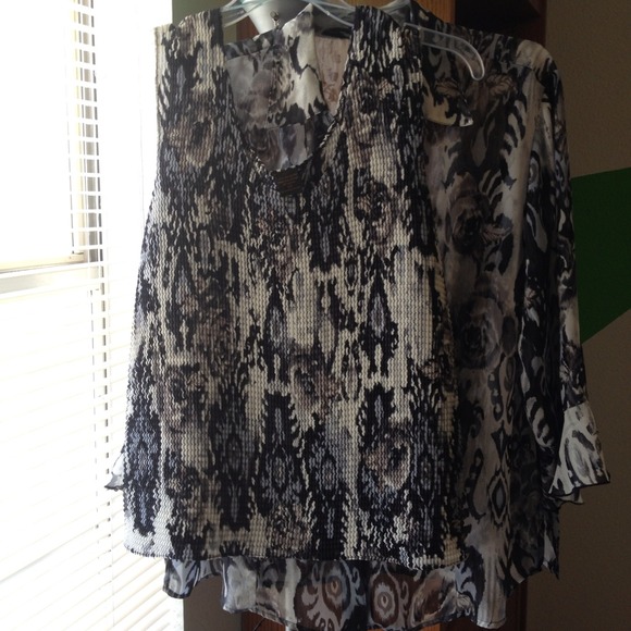 Grey/black blouse, green jeans, royal blouse
