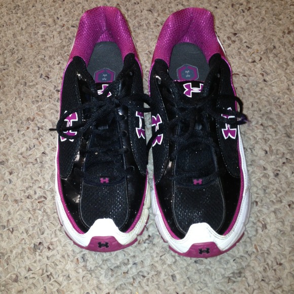 Pink/black/white under armor tennis shoes