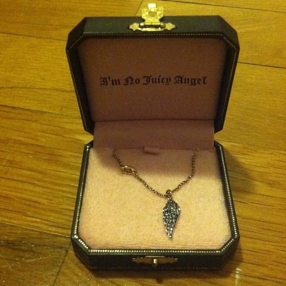 JUICY COUTURE PAVE WING WISH SILVER NECKLACE