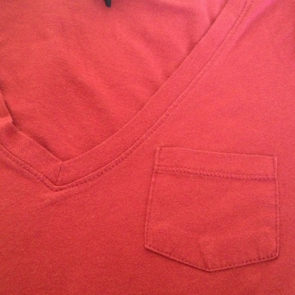 Red V-neck tee - Picture 2 of 2