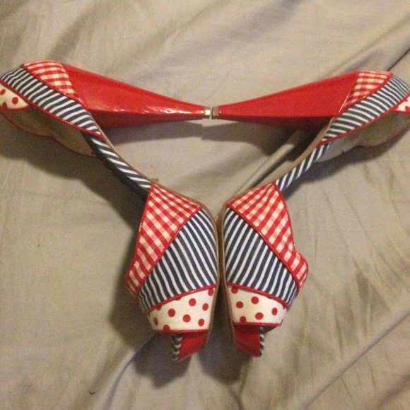 Heels - Picture 3 of 3