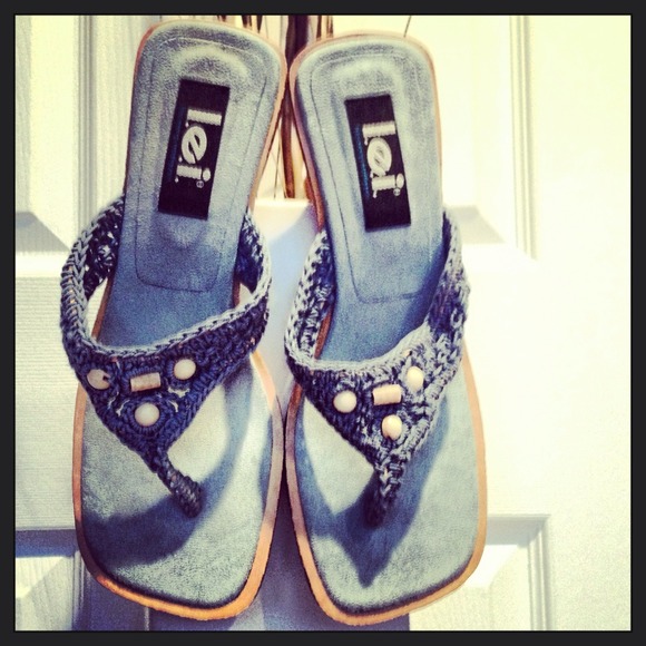 NEW Unique Lt Blue Sandals w/ Crochet thong SZ 8.5