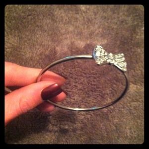 Bow tie braclet