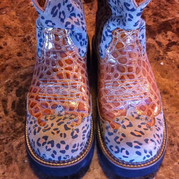LIKE NEW  leopard CRO print Ariat  boot