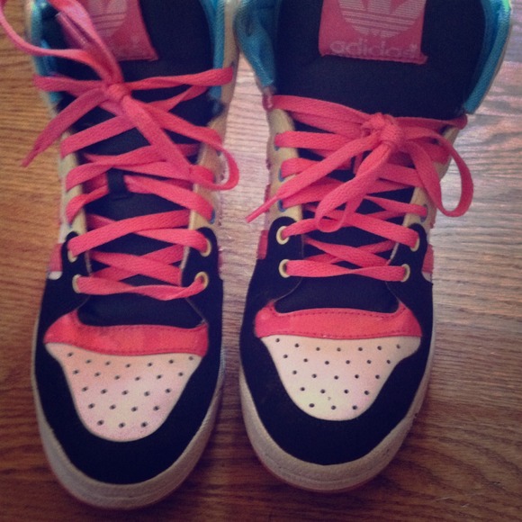 Adidas girls tennis shoes