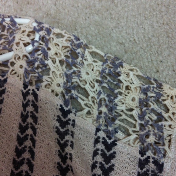 Aztec Crop Top - Picture 2 of 3