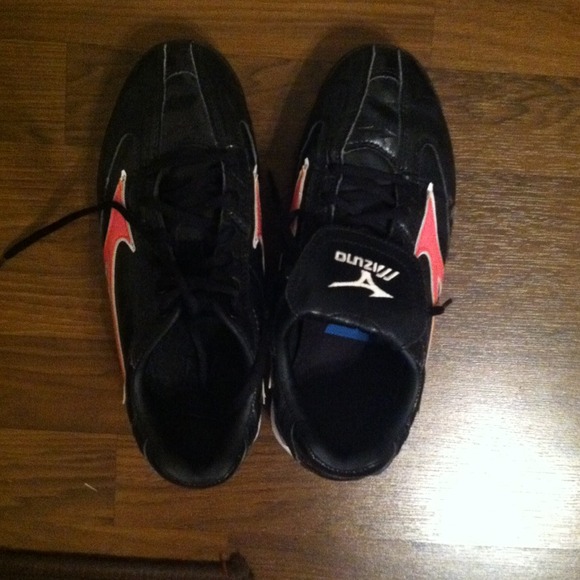 Mizuno softball cleats