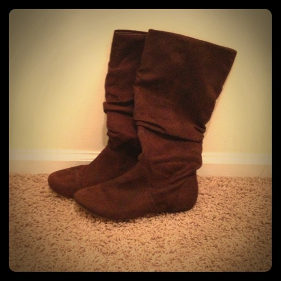SOLD! 7.5 Brown Suede Boots