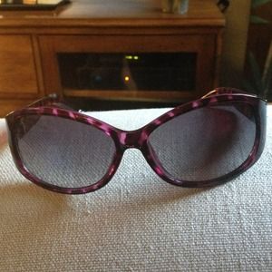 Sold in a bundle to Grayski