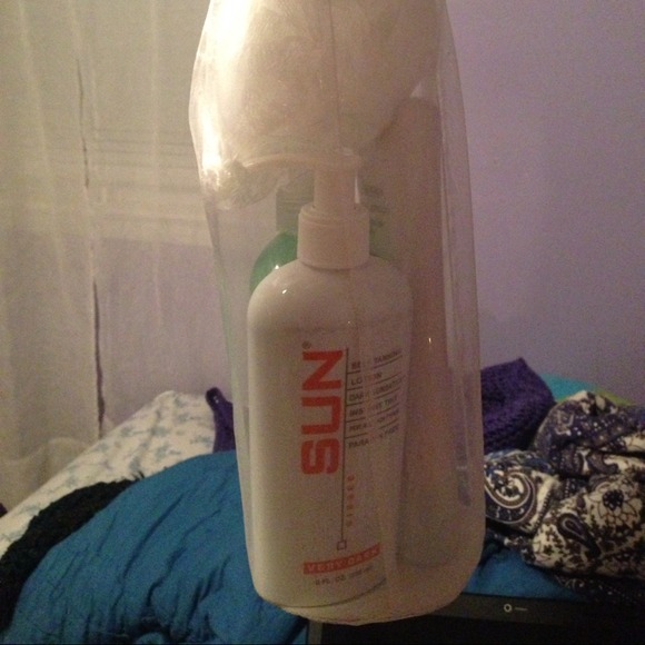 SUN self tanning, exfoliant, lotion and loofa gift