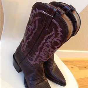 Real brown cowboy boots!