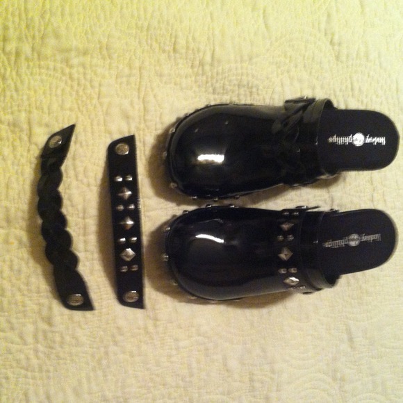 Shoes-Clogs