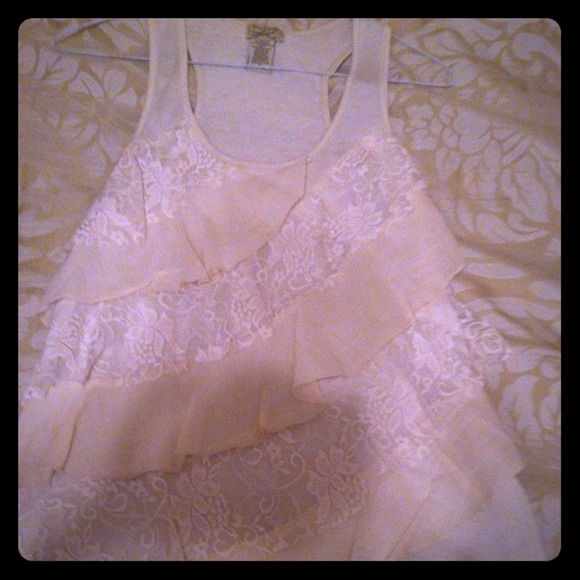 Gorgeous Lacey top, perfect for any occasion!