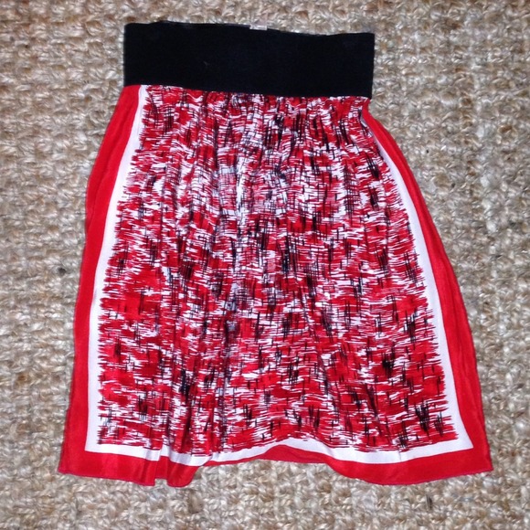 Patterned high waisted skirt with buckle detail - Picture 2 of 4