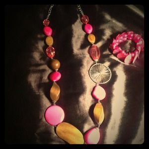 REDUCED 😍😍BOLD 😍😍Necklace set with Bracelet