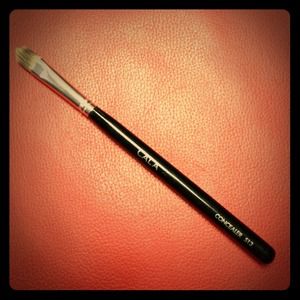 Cala concealer brush