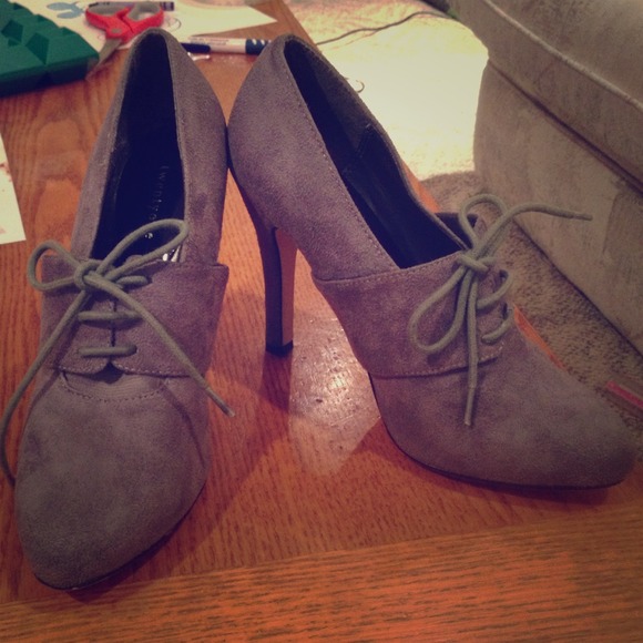 🔴Sold🔴Grey loafer heels