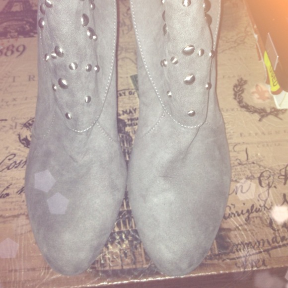 🚫SOLD ON EBAY🚫🎀Studded Grey Booties🎀 - Picture 3 of 4