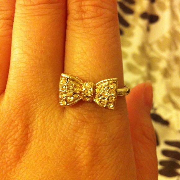 Gold bow ring - Picture 2 of 2