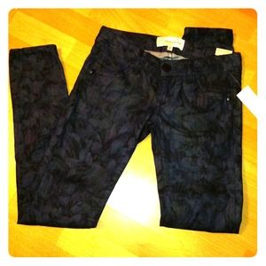 🔴Just Reduced!🔴NWT Floral Print Indigo Jeans