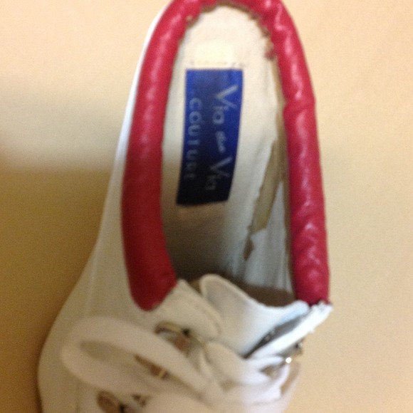 Adorable Via Couture Stiletto Booties - Picture 2 of 3