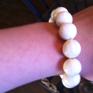 White marbled plastic pear bracelet