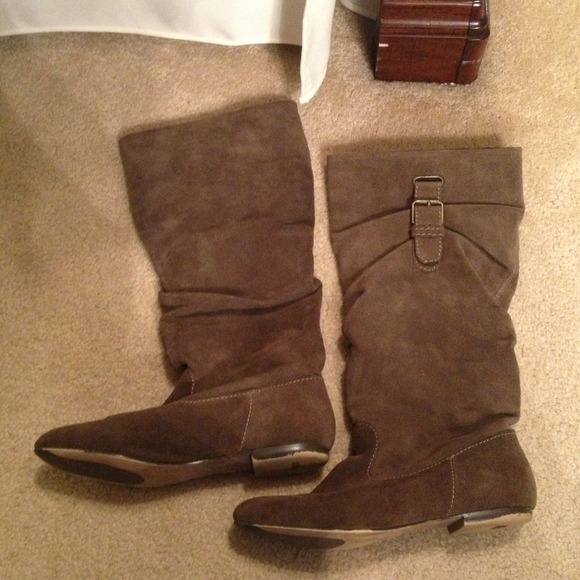 All suede boot - Picture 2 of 4