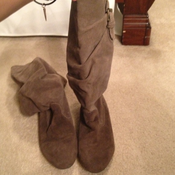 All suede boot - Picture 3 of 4