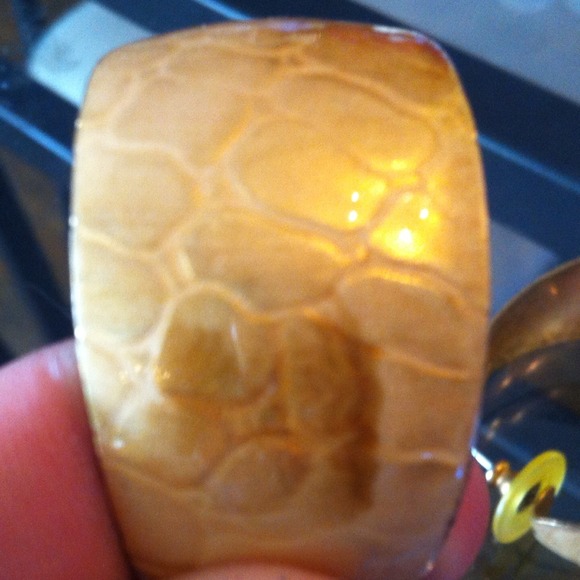 Tan/gold snake print "C" shaped earrings - Picture 3 of 4