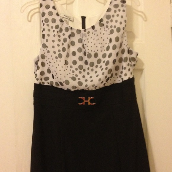 Dress - Picture 1 of 4