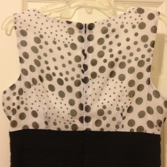 Dress - Picture 2 of 4