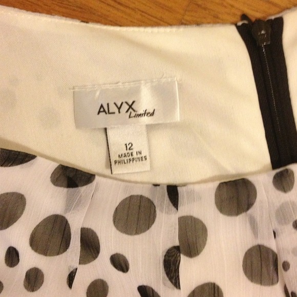 Dress - Picture 4 of 4