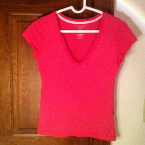 American Eagle Outfitters Favorite V-neck