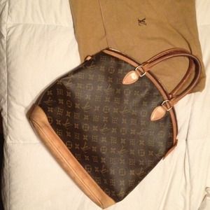 LV Locket Bag. Large.