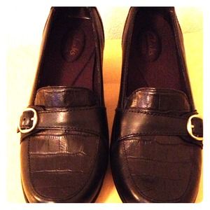 Clark's black professional pump.