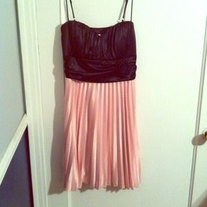 Spaghetti strap blk w pastel peach creased bottom