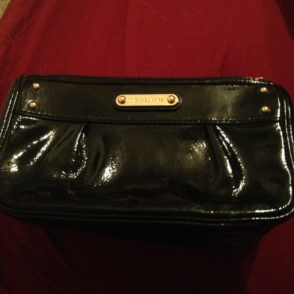 Michael Kors Medium Clutch