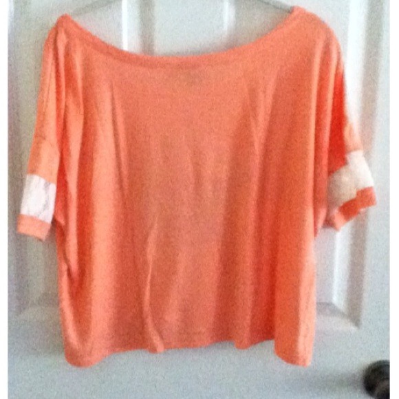 🚫SOLD🚫 Roxy Melon tribal flowy tee from pacsun - Picture 2 of 4