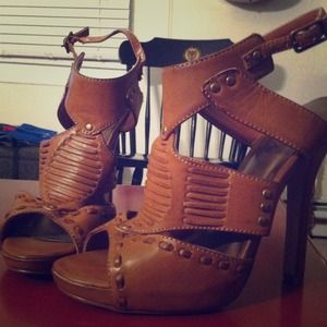 Gorgeous heels! Worn once and super cute