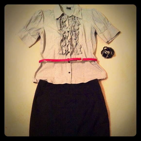 !SOLD! Thin black & white striped button down
