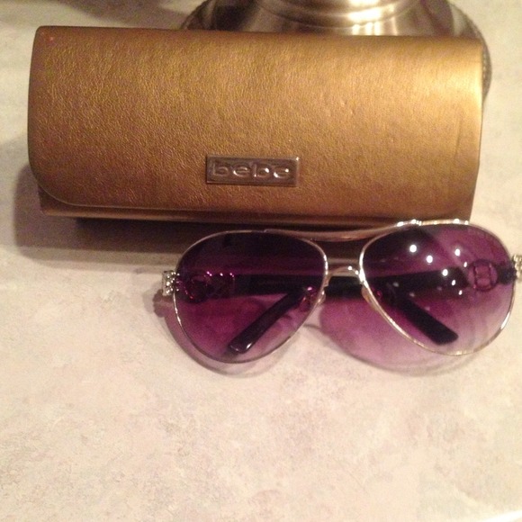 ⚡REDUCED⚡Bebe sunglasses with rhinestone on side