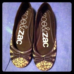 Flowery brown Zoe&Zac flats